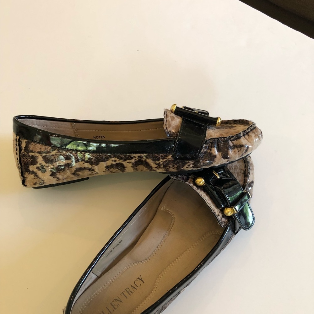 Ellen Tracy Tan/Black Skin Loafers - Picture 2 of 4